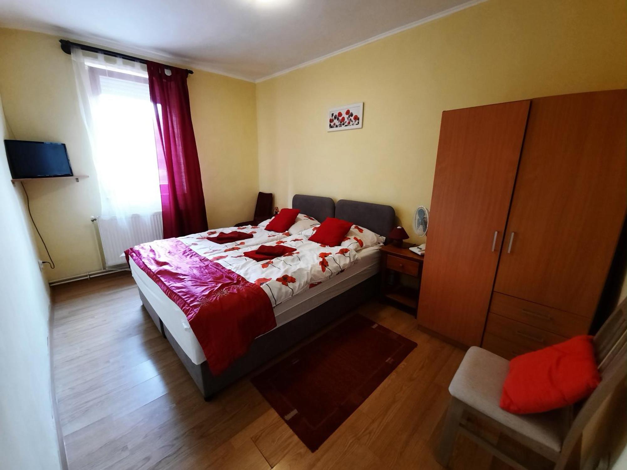 Kis Rigo Vendeghaz Hotel Salgotarjan Exterior photo